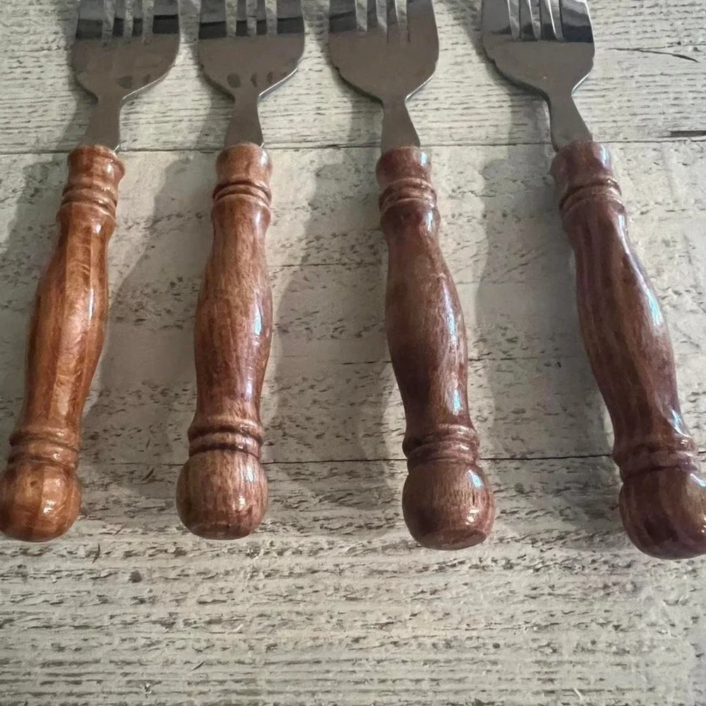 Set of 4 wooden handle forks